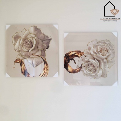 Quadros decorativos com rosas em tons claros e detalhes em marrom, pendurados na parede e logótipo LOJA DA ESMERALDA