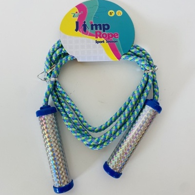 Corda de saltar com pegadores metálicos e cabo trançado colorido