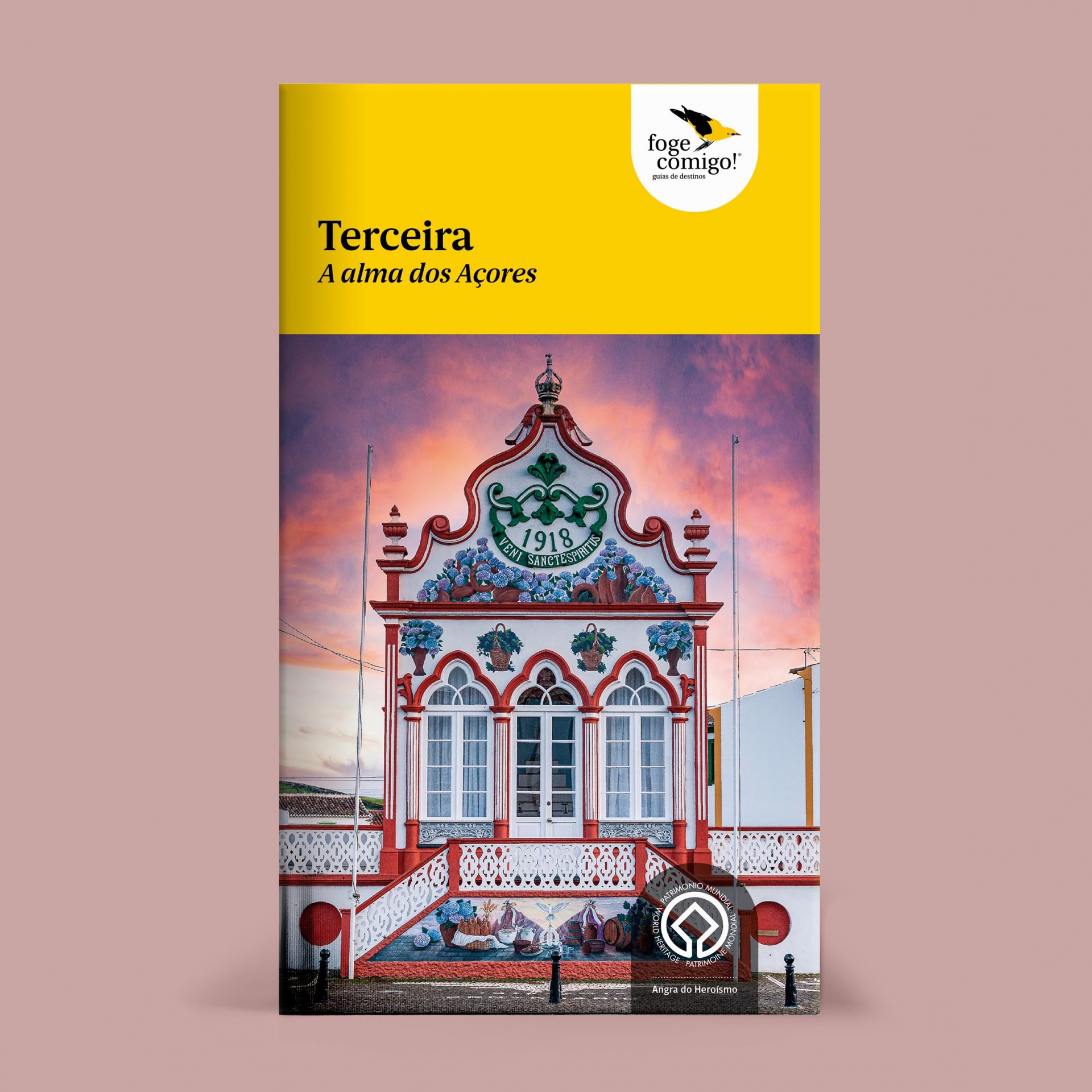 Capa de livro com edifício ornamental e texto sobre a Terceira, Açores