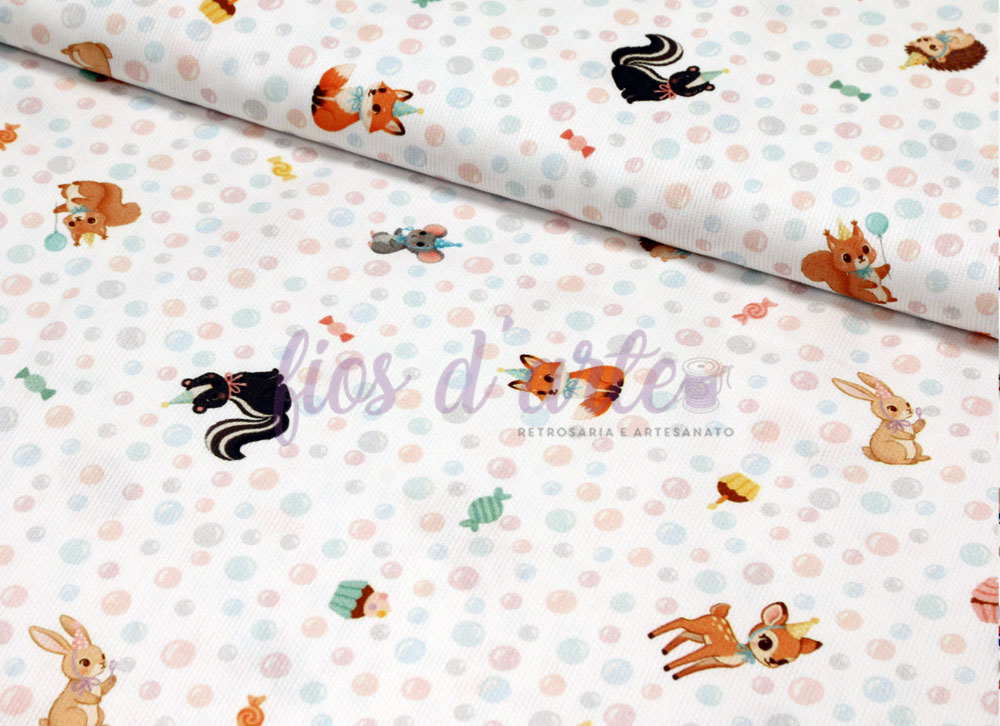 Tecido Animais pequeninos (fustão) Tecido branco com padrão colorido de animais e bolinhas