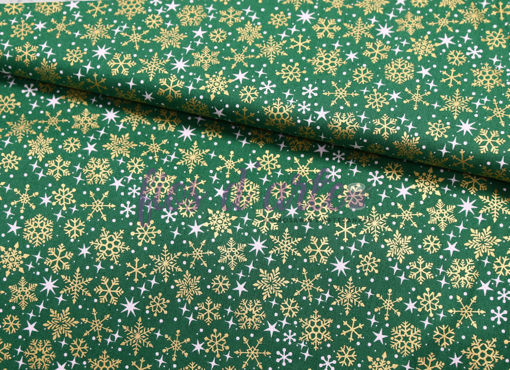 Tecido verde com flocos de neve dourados e brancos