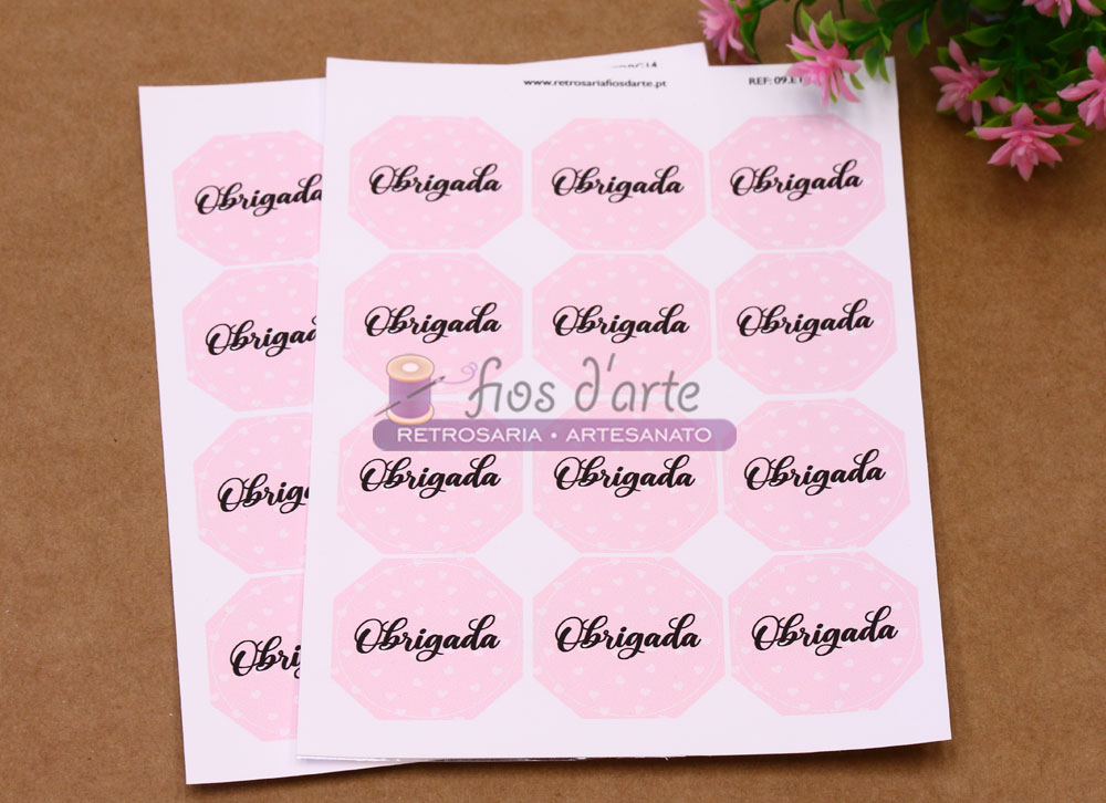 Etiqueta adesiva redonda Obrigada (Fios d'arte) Folhas com etiquetas autocolantes cor-de-rosa claro com a palavra Obrigada