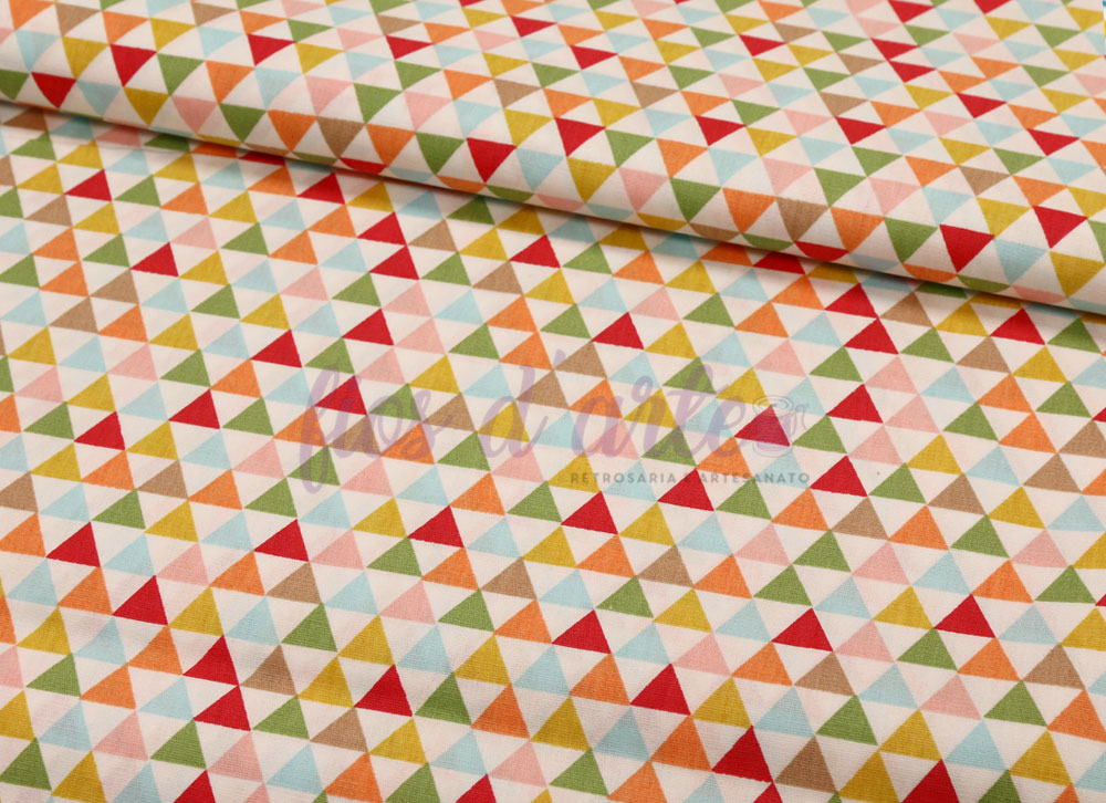 Tecido com padrão colorido de triângulos