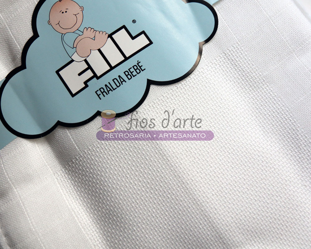 Fralda dupla para bordar ponto cruz (FIIL) - quadrado Etiqueta de roupa para bebé com marca FILT FRALDA BEBÉ e desenho de bebé