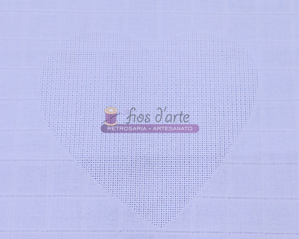 Tecido branco com padrão quadriculado e logotipo 'fios d'arte RETROSARIA • ARTESANATO'