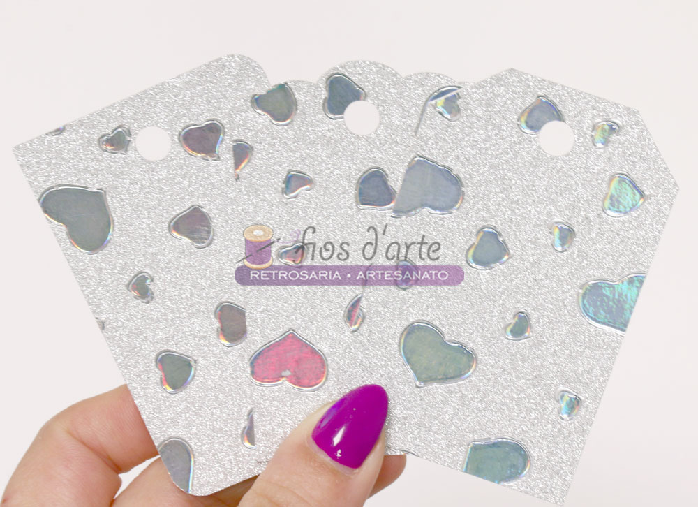 Tags Corações - Cartolina metalizada - Prateada (Fios d'arte) Cartões brilhantes prateados para joias com corações holográficos e texto Fios d'arte RETROSARIA • ARTESANATO