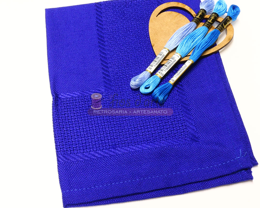 Naperon com quadrilé para bordar ponto cruz - azul forte Pano azul royal com linhas de bordar em tons de azul claro