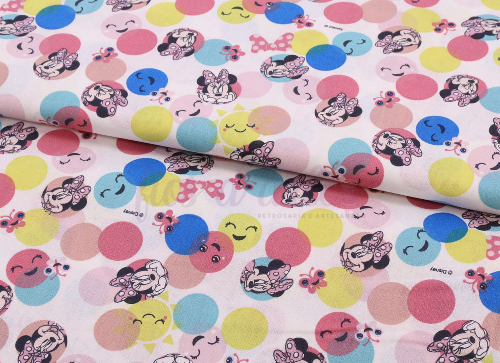 Tecido estampado com bolinhas coloridas e imagens da Minnie Mouse