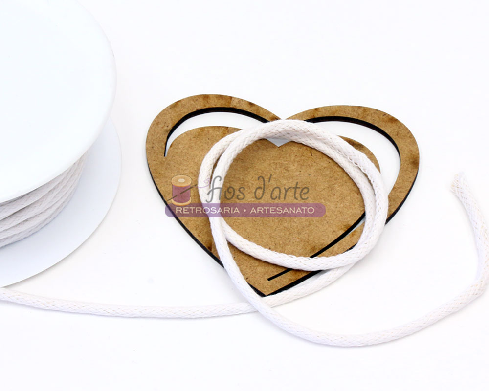 Carretel de fio branco com suporte em forma de coração MDF com texto impresso