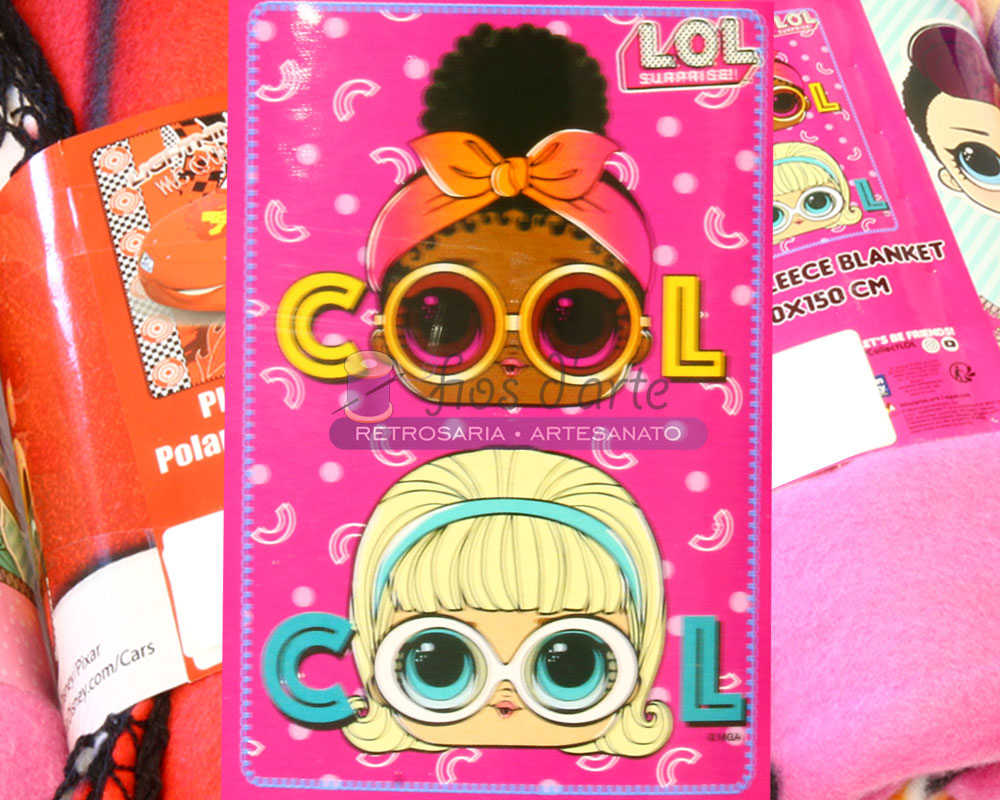 Manta Polar LOL (100x150cms) Embalagens cor-de-rosa de cobertores polar com ilustrações de personagens L.O.L. Surprise!