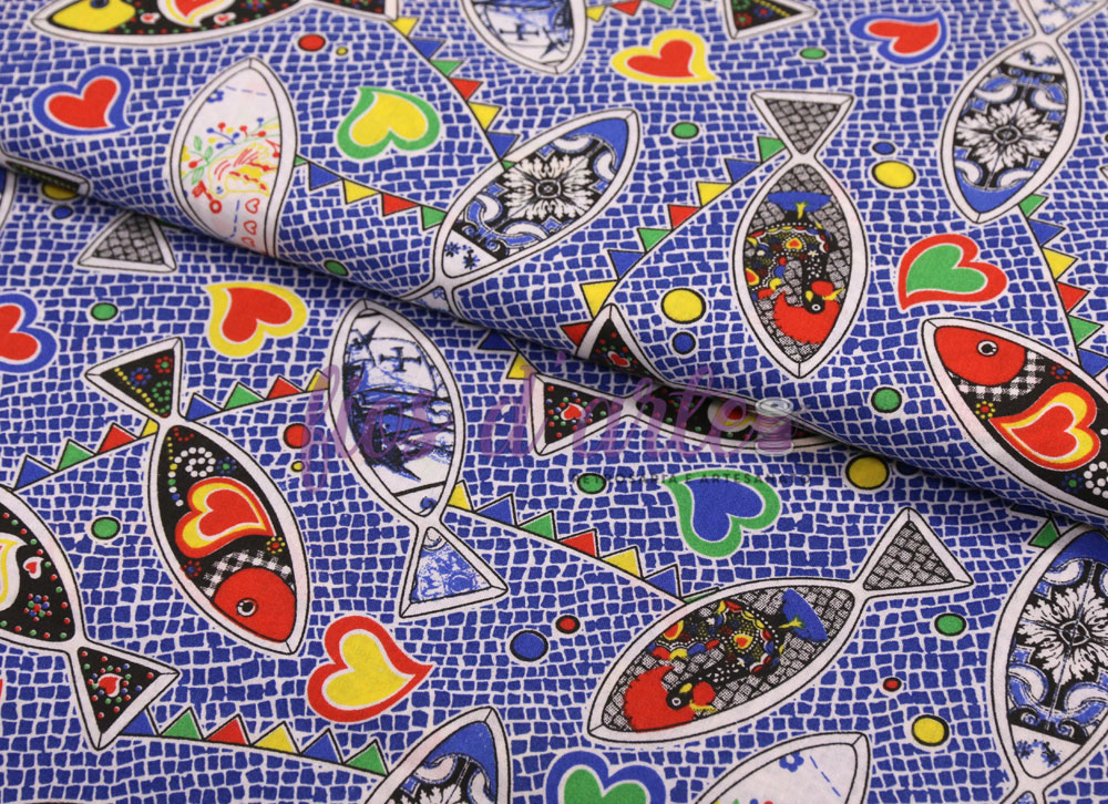 Tecido Sardinhas #05 Tecido azul com padrão de peixes coloridos e corações