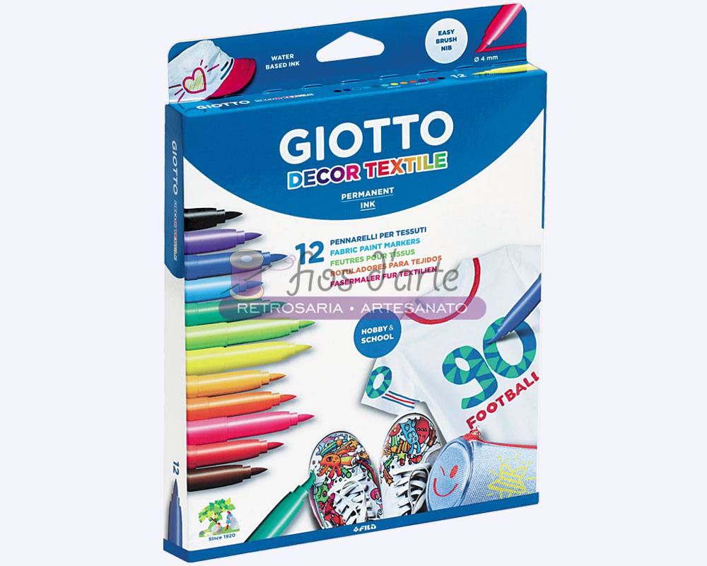 Marcadores para tecido (Giotto Decor Textile) - 12 unidades Conjunto de 12 canetas permanentes para tecido Giotto em caixa azul e branca com imagens coloridas.