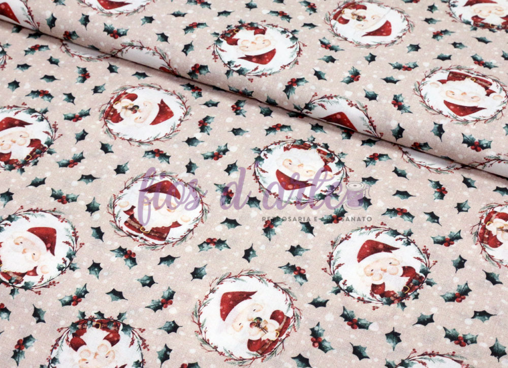 Tecido Pai Natal e Azevinho - Creme Tecido decorativo com padrão de Papai Noel e azevinhos em fundo bege
