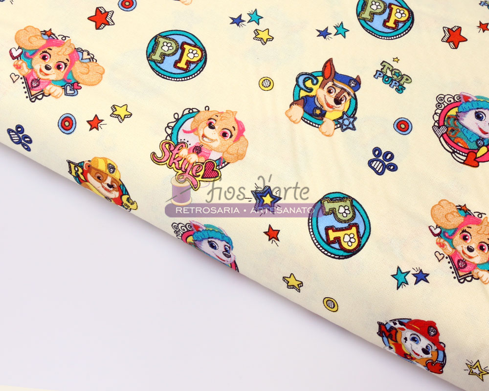 Tecido Patrulha Pata (bege) Tecido branco com padrão colorido de personagens da Paw Patrol