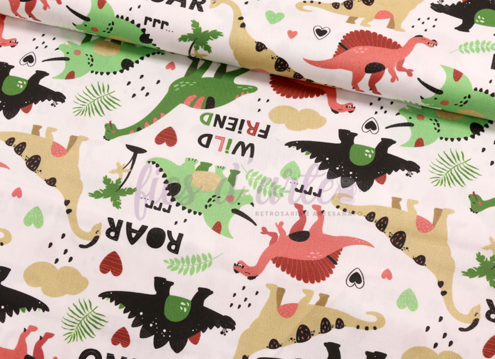 Tecido Dinossauros (percal) Tecido branco com estampado de dinossauros coloridos, corações e folhas verdes.