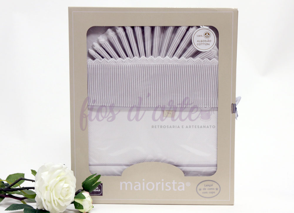 Jogo de cama Risquinhas para bebé para bordar ponto cruz Conjunto de roupa de cama branco com detalhes cinza em caixa bege