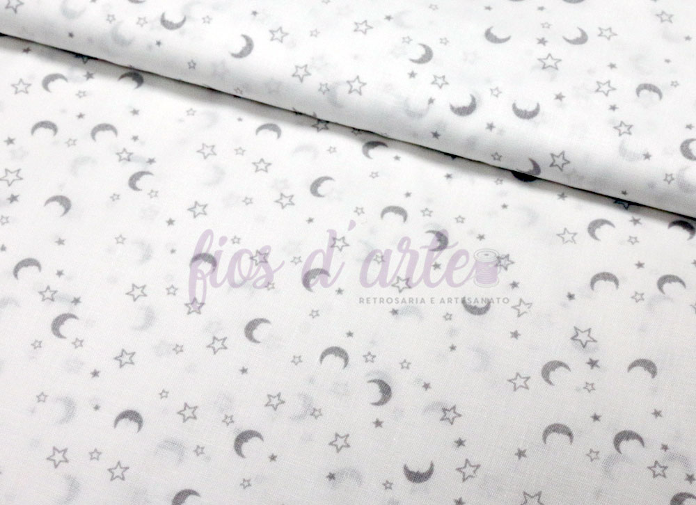 Tecido Estrelas e Luas - Cinzento Tecido branco com padrão de luas e estrelas cinzentas