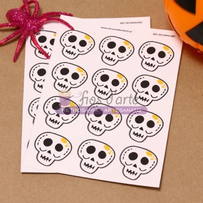 Cartões com caveiras desenhadas, aranha rosa de glitter e abóbora de Halloween laranja