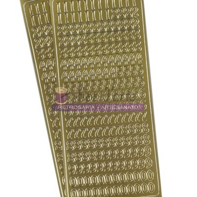 Placas douradas com autocolantes numéricos em relevo