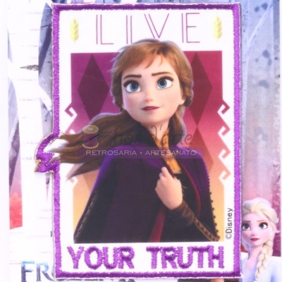 Cartão com a personagem Anna do filme Frozen e texto LIVE YOUR TRUTH