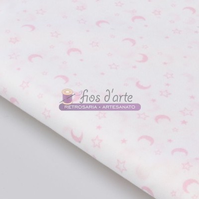 Tecido branco com estrelas e luas rosa claro e marca de água 'fios d'arte'