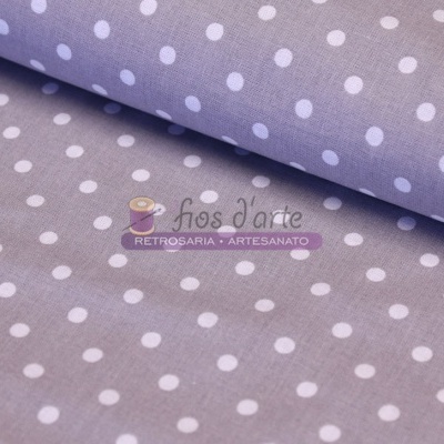 Tecido roxo com bolinhas brancas e texto impresso