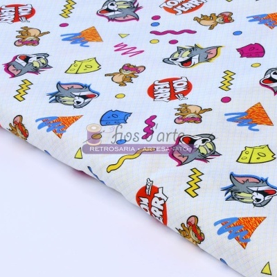 tecido algodão branco padrão Tom e Jerry colorido com queijos e texto