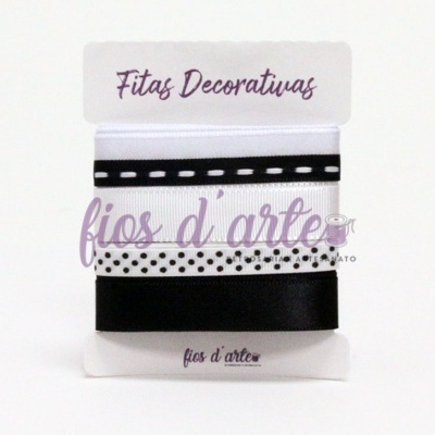 Três fitas decorativas em branco e preto num cartão branco com texto 'Fitas Decorativas'.