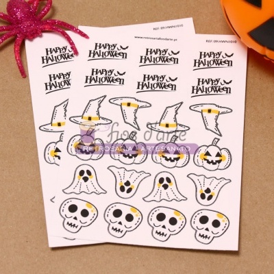 Folha de autocolantes de Halloween com desenhos de abóboras, fantasmas e caveiras