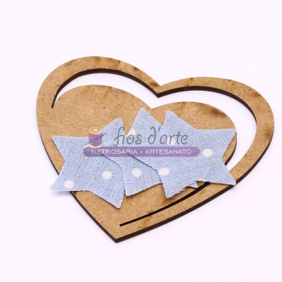 Coração em MDF com laço azul claro de tecido às bolinhas brancas