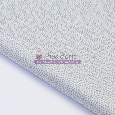 Tecido branco com padrão de pequenos pontos cinzentos e logotipo Fios d'Anste