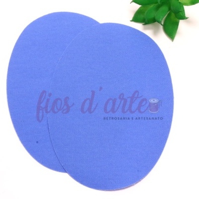 Palmilhas ovais azuis em tecido com planta verde