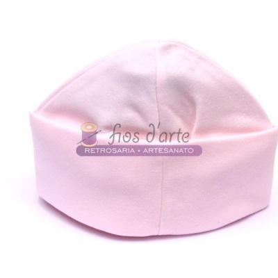 Gorro rosa claro em tecido macio com texto sobreposto