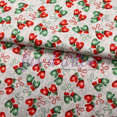 Tecido estampado com padrão de luvas vermelhas e verdes com flocos de neve.