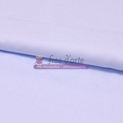 Tecido branco em algodão reto e liso, etiqueta digital com texto visível