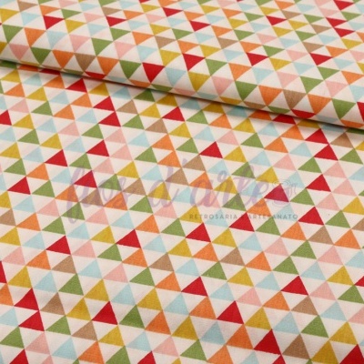 Tecido com padrão colorido de triângulos