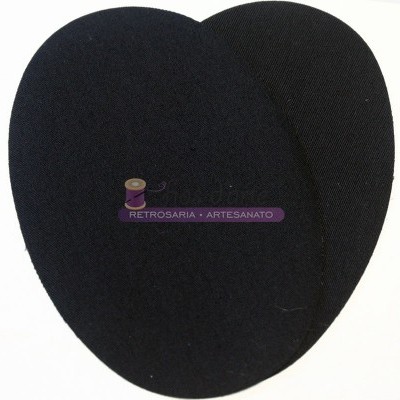 Par de cotoveleiras pretas com etiqueta roxa e fundo branco