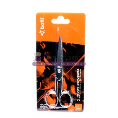 Tesoura pequena de metal em embalagem laranja e preto da marca batti