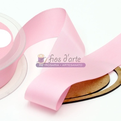 Rolo de fita rosa de gorgorão com texto 'Fios d'arte RETROSARIA • ARTESANATO'