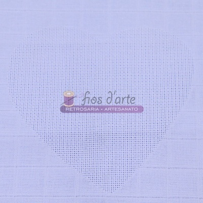 Tecido branco com padrão quadriculado e logotipo 'fios d'arte RETROSARIA • ARTESANATO'