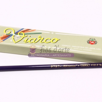 Lápis de cor roxo com embalagem bege da marca Viarco