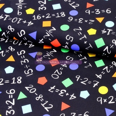 tecido preto com estampado de fórmulas matemáticas e formas geométricas coloridas
