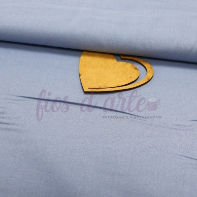 Tecido azul claro com coração amarelo de madeira e texto 'fios d'arte'
