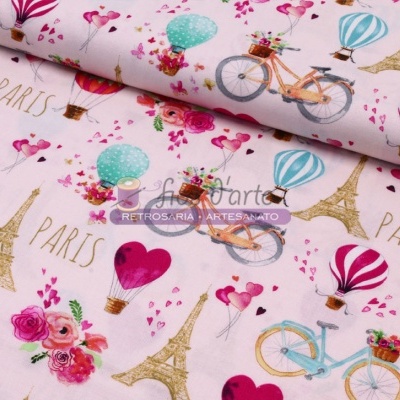 Tecido estampado com desenhos da Torre Eiffel, balões, bicicletas e flores em fundo branco