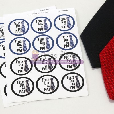 Folhas com autocolantes FELIZ DIA DO PAI junto a duas gravatas, preta e vermelha