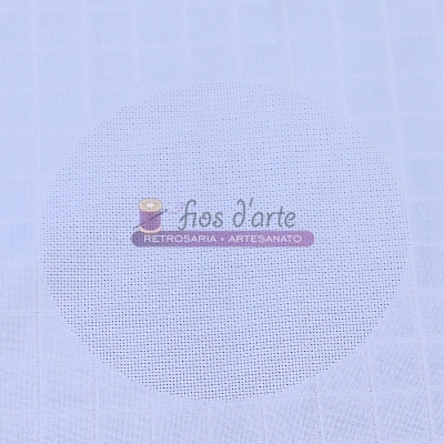 Tecido branco quadriculado com logotipo fio d'arte no centro.