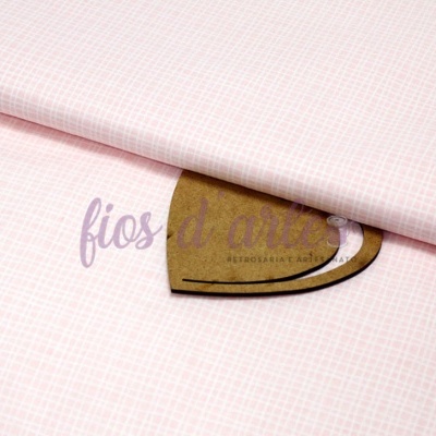 tecido rosa claro com padrão de grelhas e etiqueta de papel