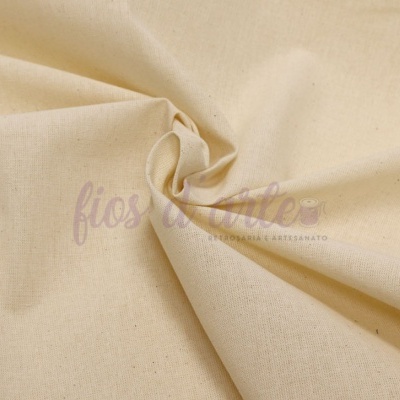 Tecido de algodão bege claro com dobra no centro