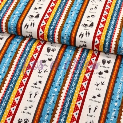 Tecido com padrão colorido de riscas verticais e pegadas de animais