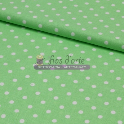 Tecido verde claro com bolinhas brancas